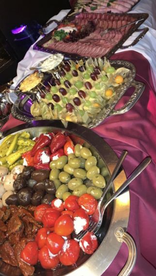Reichhaltiges Buffet für Feiern in der CoCoNo Bar